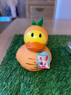 BIG CARROT RUBBER DUCKIE NWT